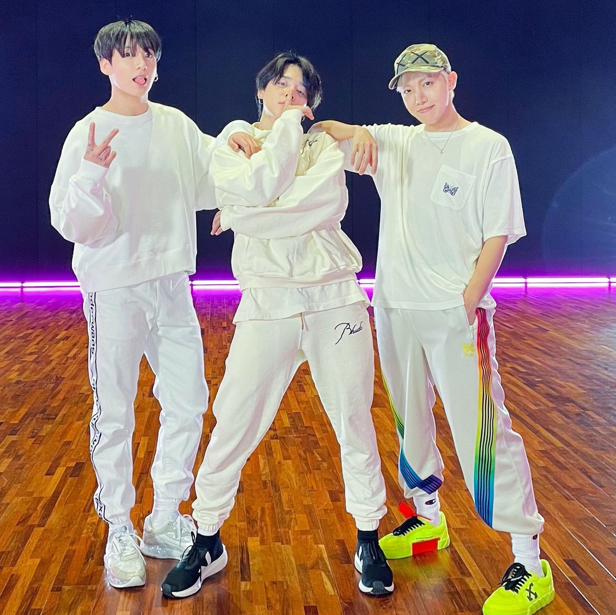 lumejeon's tweet photo. sometimes we need to remember how insane this pic of 3J is https://t.co/zohubiVeNe