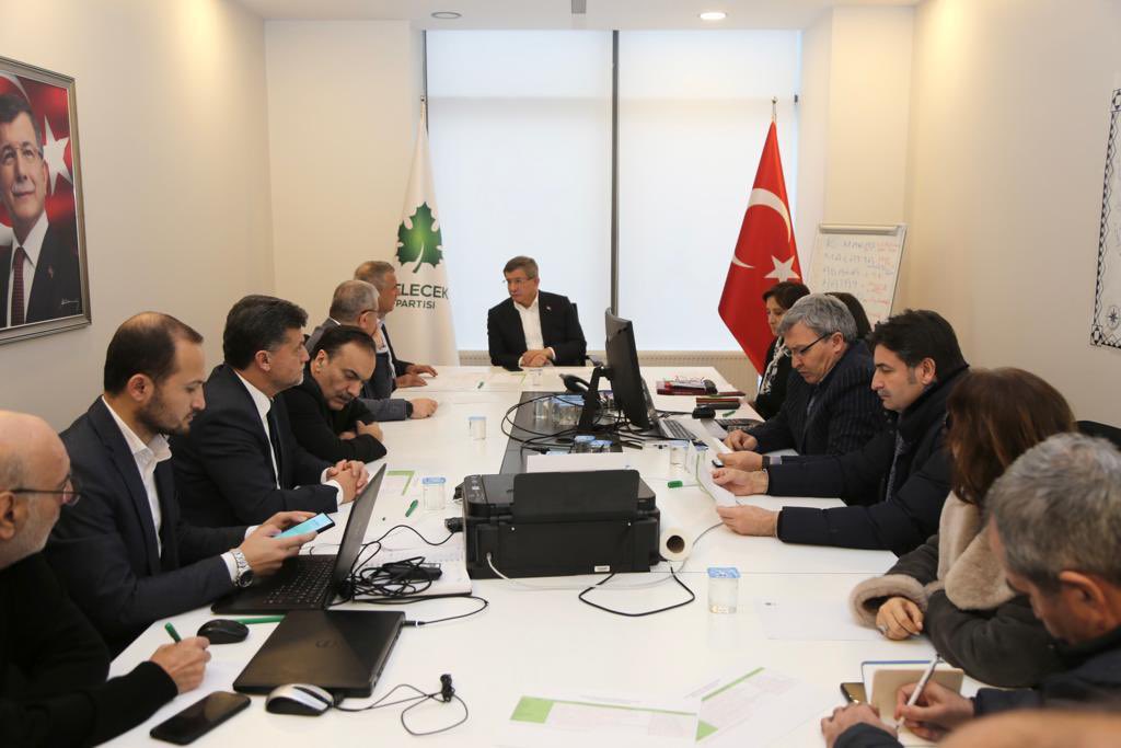 GelecekPartiTR's tweet photo. Kahramanmaraş merkezli depremin yaralarının sarılması için Türkiye seferber oldu. 

Tüm teşkilatlarımız ile iletişim halinde Genel Merkezimizde Afet Koordinasyon Merkezi kurduk, toplayacağımız yardımları afet bölgesine ivedilikle aktaracağız. https://t.co/laAbtpHykp