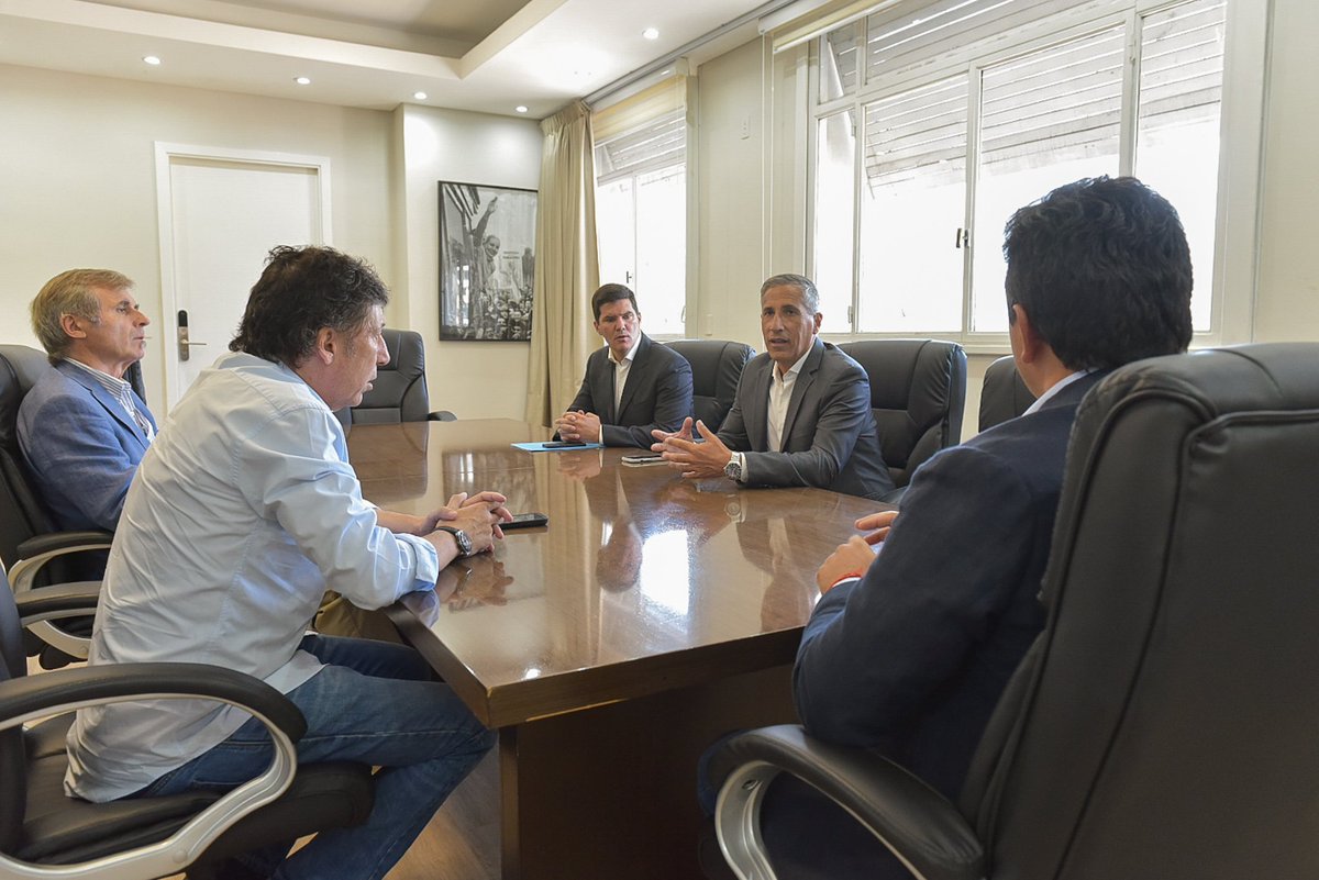 MartinMarinucci's tweet photo. Acompañaron el gerente de Prevención y Seguridad Integral de SOFSE @EduardoFeijoo, el subgerente de seguridad José Sosa y el secretario de Prevención Ciudadana del distrito Federico Suñer. 

#ElTrenNosUne 🚈
#PrimeroLaGente 🇦🇷👨‍👩‍👧‍👦 https://t.co/h9Pah8vGb6