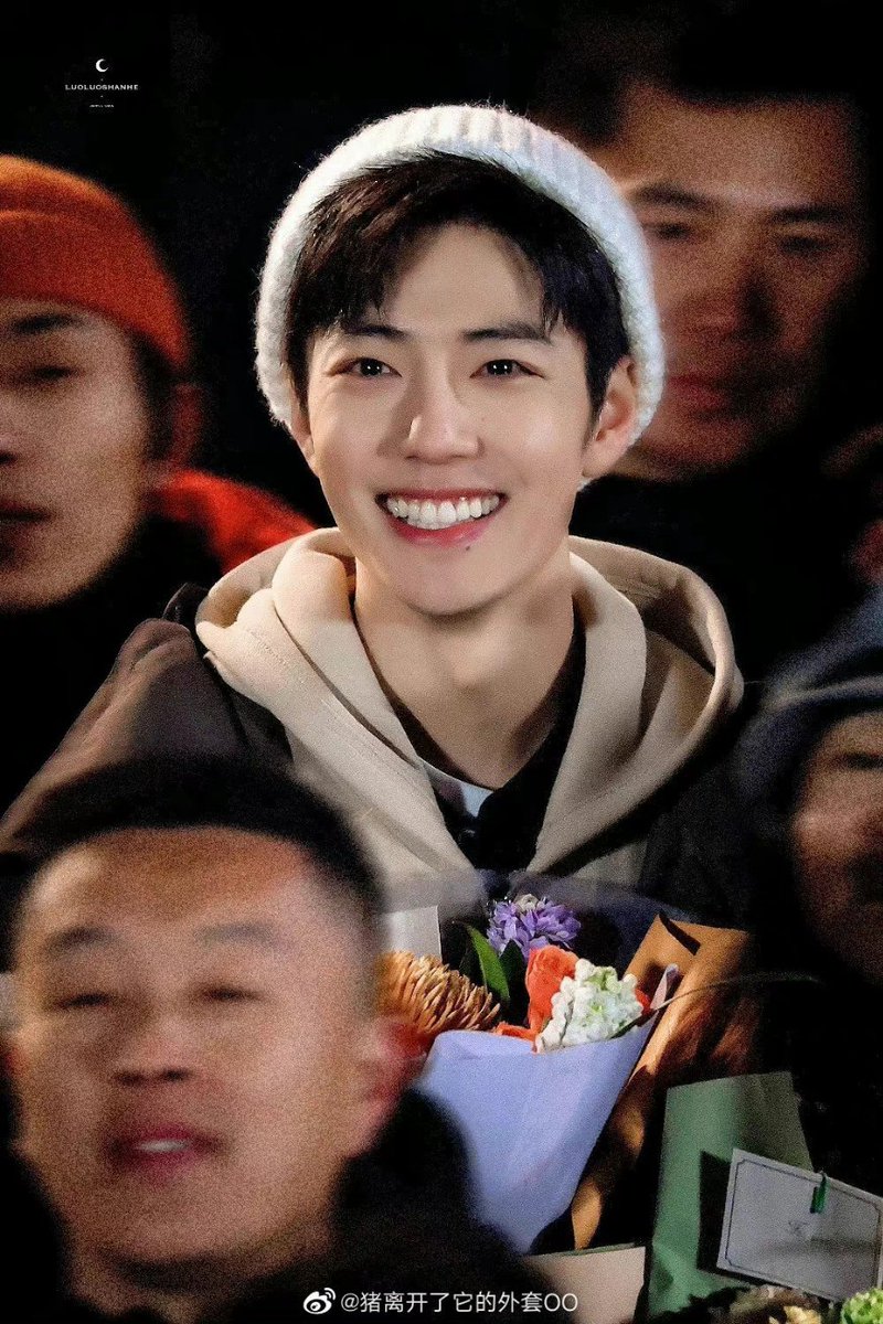 RaniAdvika's tweet photo. Zhan is so happy ❤️😍

#XiaoZhan 
#SunshineWithMe https://t.co/dJqTSyJcJv