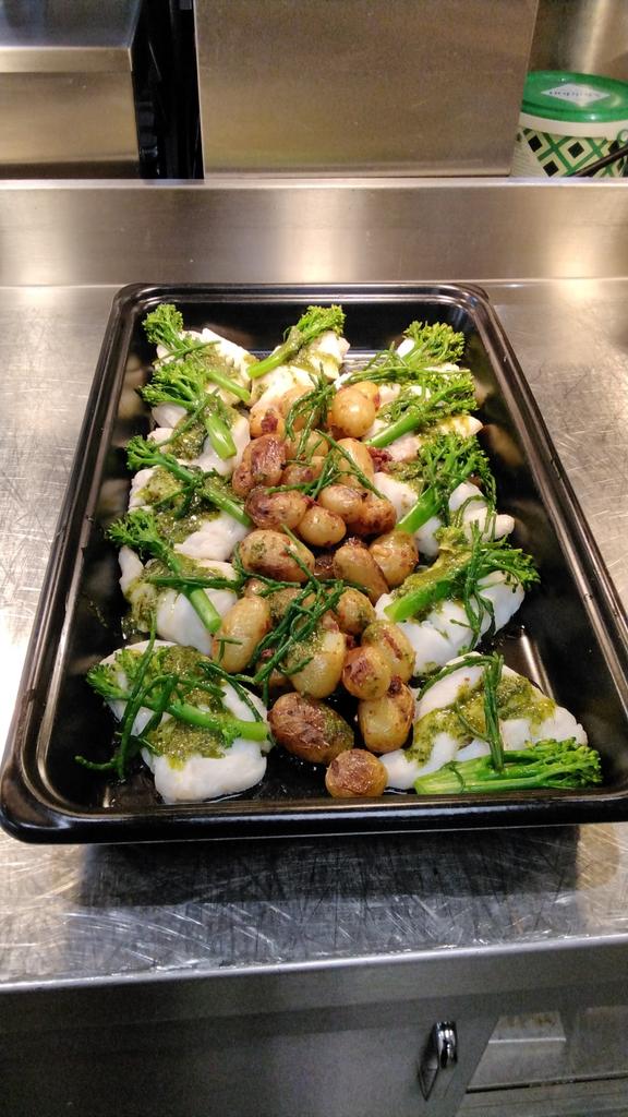 HurstCFood's tweet photo. JB's fish dish of the day! Grilled Cod topped with South American Pesto, Broccolini and Sea Asparagus. #WeAreHurst #FreshOfftheBoat @IndiesSodexo #delishfish https://t.co/jgFPrEBGeg