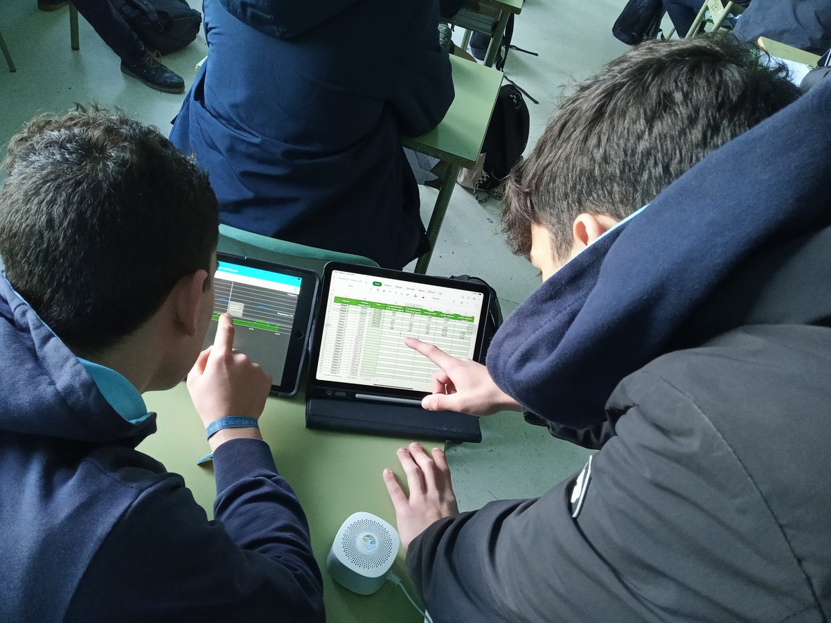 A Caixa Sostible (@lacajasostenib1) on Twitter photo Alumnado de 1º de Bacharelato do Colegio Marcote de Mondariz "Pelexando" co proxecto de #eficienciaenergetica na edificación de <a href="/LacajaSostenib1/">A Caixa Sostible</a>. Estiman as infiltracións que hai na aula empregando curvas de decaemento de CO2. Moita sorte!!
<a href="/eME_Vigo/">Enxeñaría de Minas e Enerxia</a> <a href="/uvigo/">Universidade de Vigo</a> <a href="/FECYT_Ciencia/">FECYT</a> Alumnado de 1º de Bacharelato do Colegio Marcote de Mondariz "Pelexando" co proxecto de #eficienciaenergetica na edificación de <a href="/LacajaSostenib1/">A Caixa Sostible</a>. Estiman as infiltracións que hai na aula empregando curvas de decaemento de CO2. Moita sorte!!
<a href="/eME_Vigo/">Enxeñaría de Minas e Enerxia</a> <a href="/uvigo/">Universidade de Vigo</a> <a href="/FECYT_Ciencia/">FECYT</a>