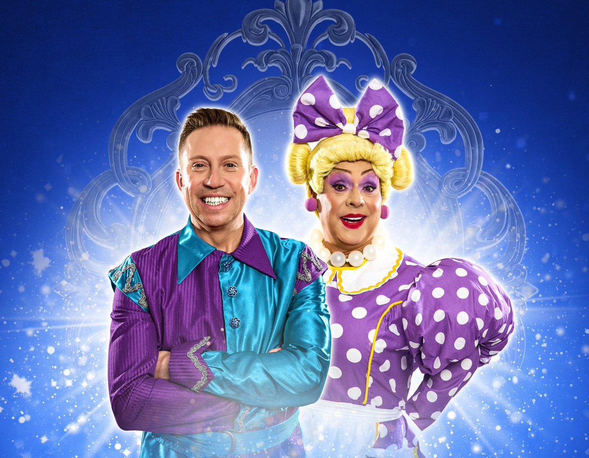 WolvesGrand's tweet photo. THEY’RE BACK! 🤩

Mirror, Mirror on the wall, who are the best panto pairing of them all? 

@TamRyan28 and #IanAdams return to our #WolvesGrandPanto for a third consecutive season together in #SnowWhite 🪞🍎✨

📅 2 Dec 2023 - 7 Jan 2024
🎟️ https://t.co/rLyg7MwFgp https://t.co/ITguC3Xj69