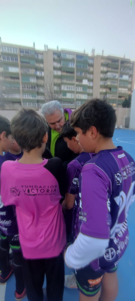 ED_FundacionSMV's tweet photo. ⚽ | ¡Partidos de #FútbolSala de nuestra #EscuelaDeportiva este fin de semana!
🟣 Partido muy competido del equipo #AlevínB
🟣 El #Senior consigue su pase a la fase final de la #LigaAFADE
🟣 Gran partido del equipo #CadeteB Contra San Manuel
#SomosEscuelaDeportiva https://t.co/KYzgpfYwqD