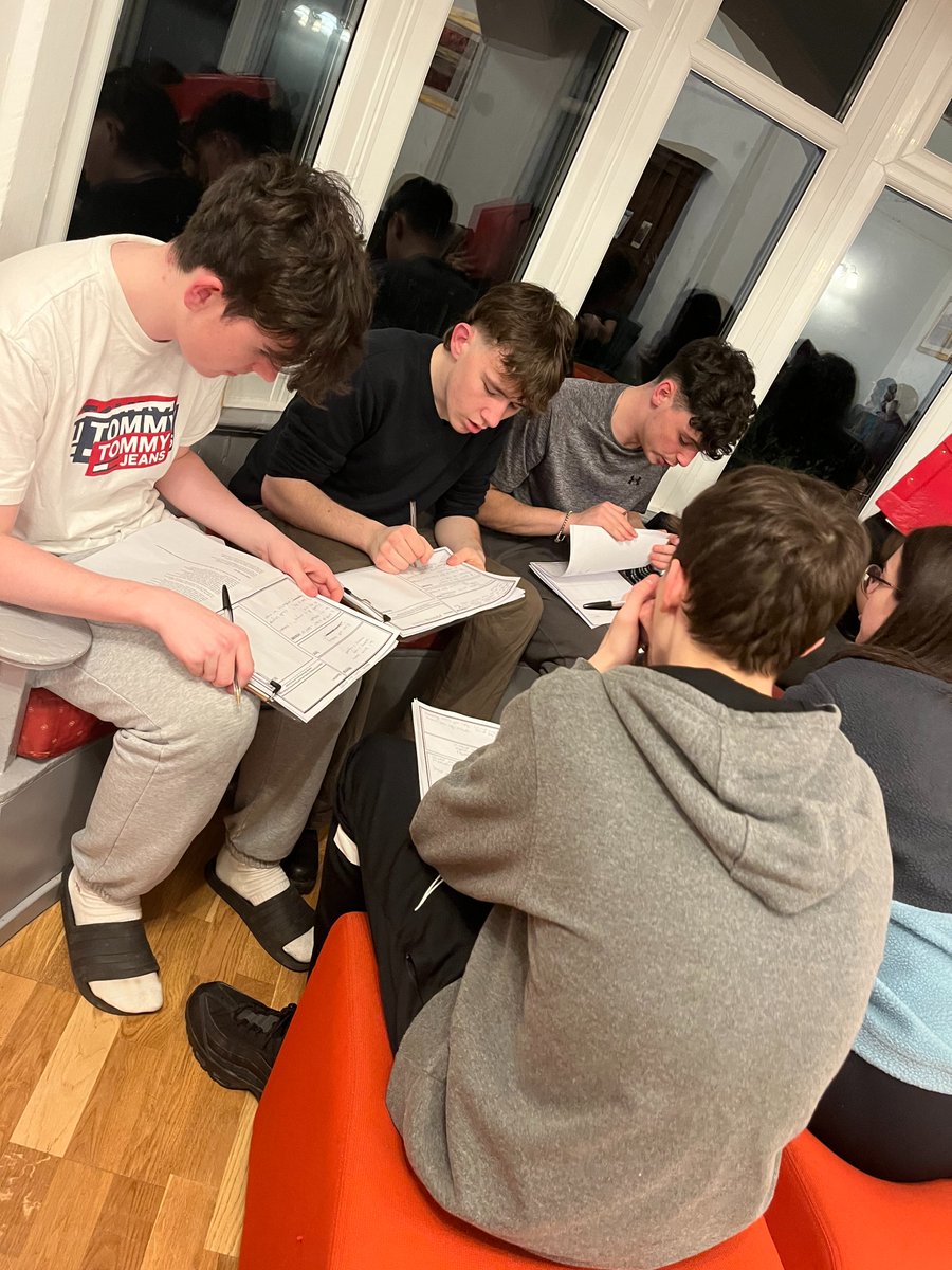 TheBarlowRC's tweet photo. #RevisionCanBeFun🌟
Just ask @thebarlowrc #Year11 Pupils!
#GhyllHead 'Revision' Residential, you were amazing ✨
#GCSE #English #Maths #Revision #Year11Revision #TheBarlowRC #AcademicExcellence #HighStandards #HighExpectations #Didsbury #StudyTips #TheBarlowFamily #TeamBarlow https://t.co/B3LWuCIIEd