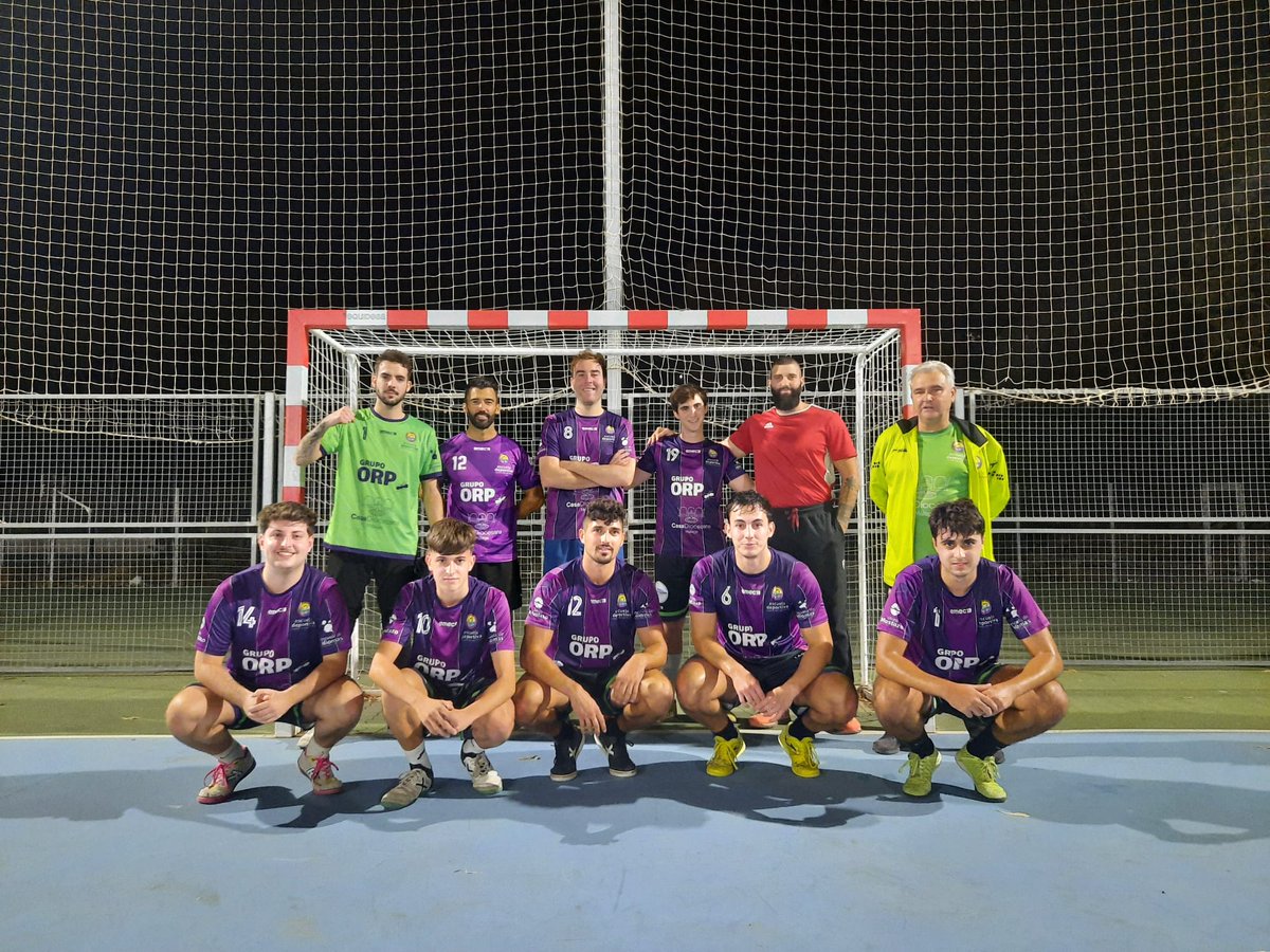 ED_FundacionSMV's tweet photo. ⚽ | ¡Partidos de #FútbolSala de nuestra #EscuelaDeportiva este fin de semana!
🟣 Partido muy competido del equipo #AlevínB
🟣 El #Senior consigue su pase a la fase final de la #LigaAFADE
🟣 Gran partido del equipo #CadeteB Contra San Manuel
#SomosEscuelaDeportiva https://t.co/KYzgpfYwqD