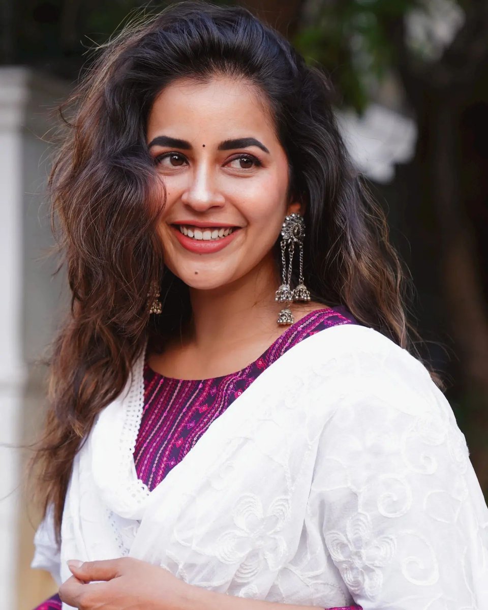 TeluguTrack's tweet photo. @komaleeprasad 😍😘 latest pics ❤️
#KomaleePrasad https://t.co/m5sTmMUrOt