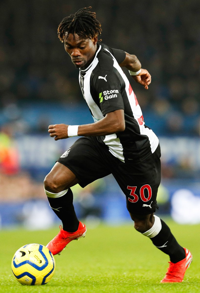 _BeFootball's tweet photo. Suite aux séismes en Turquie, Christian Atsu et Taner Savut sont pour le moment sous les décombres… 😔

Les secours poursuivent les recherches pour les retrouver 🙏

(@yagosabuncuoglu) https://t.co/1Jxvkyd9mR