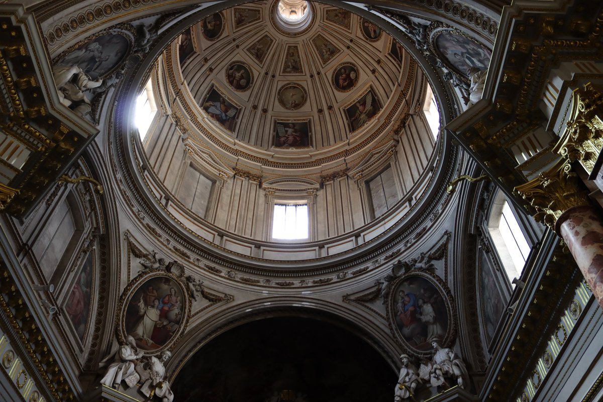 ProyectoHistor2's tweet photo. La capilla real de Alfonso el Magnánimo, una de las obras más refinadas del siglo XV ibérico, las primeras bóvedas tabicadas antecedente de Guastavino del mundo cristiano medieval, o su iglesia castrense, invitan a dar una vuelta por aquí. https://t.co/7Qn7Dzxk9d