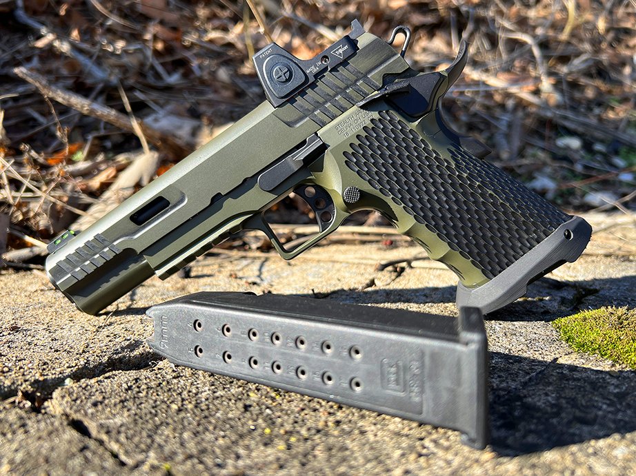 Stealth Arms 1911 Platypus
グロック17のマガジンを使う1911

P320のマガジンを使う2311に続いてグロックのマガジンを使うものも出たのか(同じShotShow2023発表だけど)

これなら100連のC-MAG付きのロマン1911も…!?
n1b.goexposoftware.com/events/ss23/go…