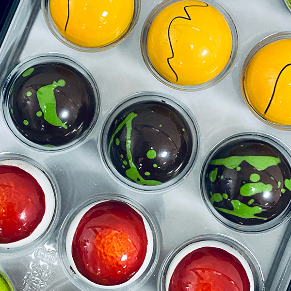 LaudenChocolate's tweet photo. ORDER CHOCOALTE FOR VALENTINES IT'S ONLY 1 WEEK AWAY! - https://t.co/WOhV9KEB7l https://t.co/rwLFFcIIfL
