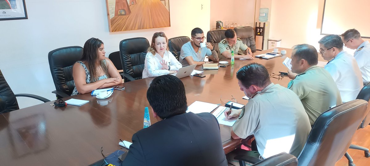 🚨 Comenzamos la semana con nuestro Comité Policial liderado por la Delegada Presidencial #Antofagasta <a href="/Kbehrensn/">Karen Behrens</a> junto a nuestra Unidad Territorial, <a href="/CarabAntof/">Carabineros Región de Antofagasta</a> <a href="/PDI_Antofagasta/">PDI_Antofagasta</a> y <a href="/Armada_Chile/">Armada de Chile</a>, muy atentos a los fenómenos climáticos que afectan a nuestra región.