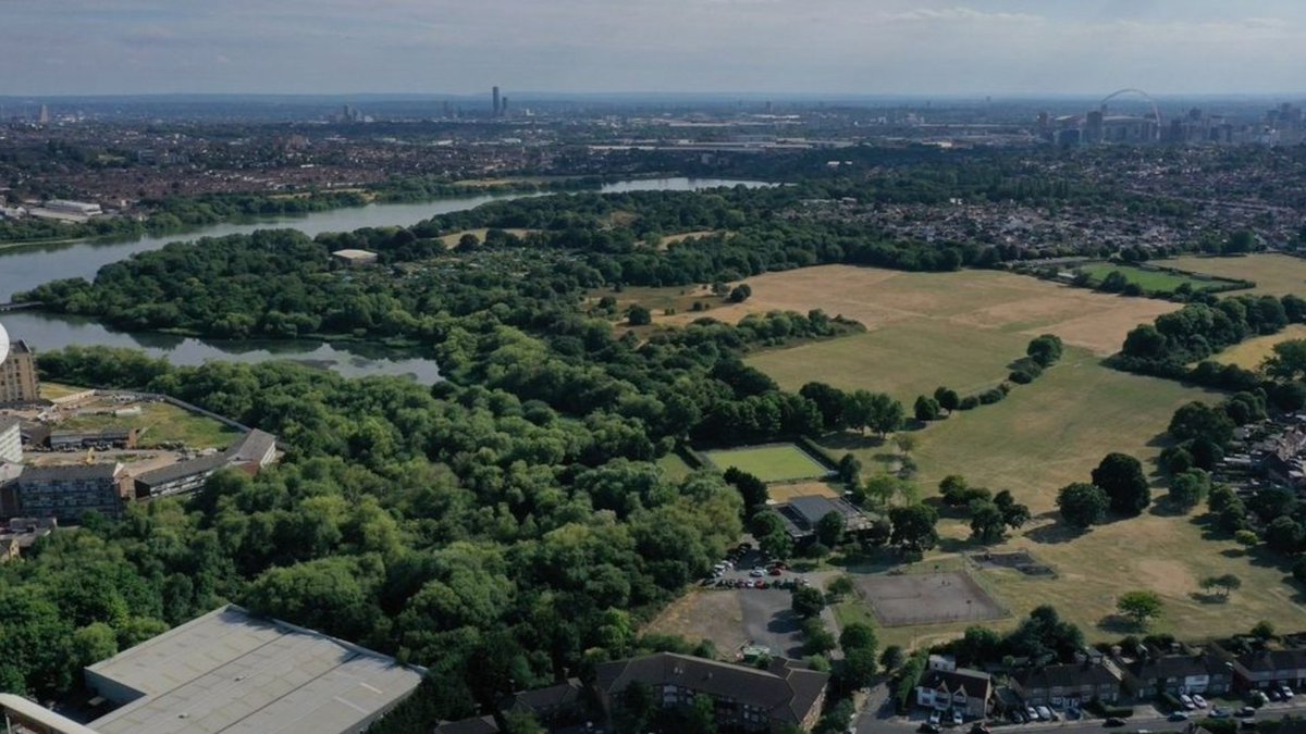 If you're an event organiser from #Barnet, you can apply for Barnet Council's Community Fund! 🎉 <a href="/BarnetCouncil/">Barnet Council</a> are offering organisers in the area a fund to support public events, walks, talks and discussions for #LFA2023. Find out more 👉 barnet.gov.uk/benefits-grant…