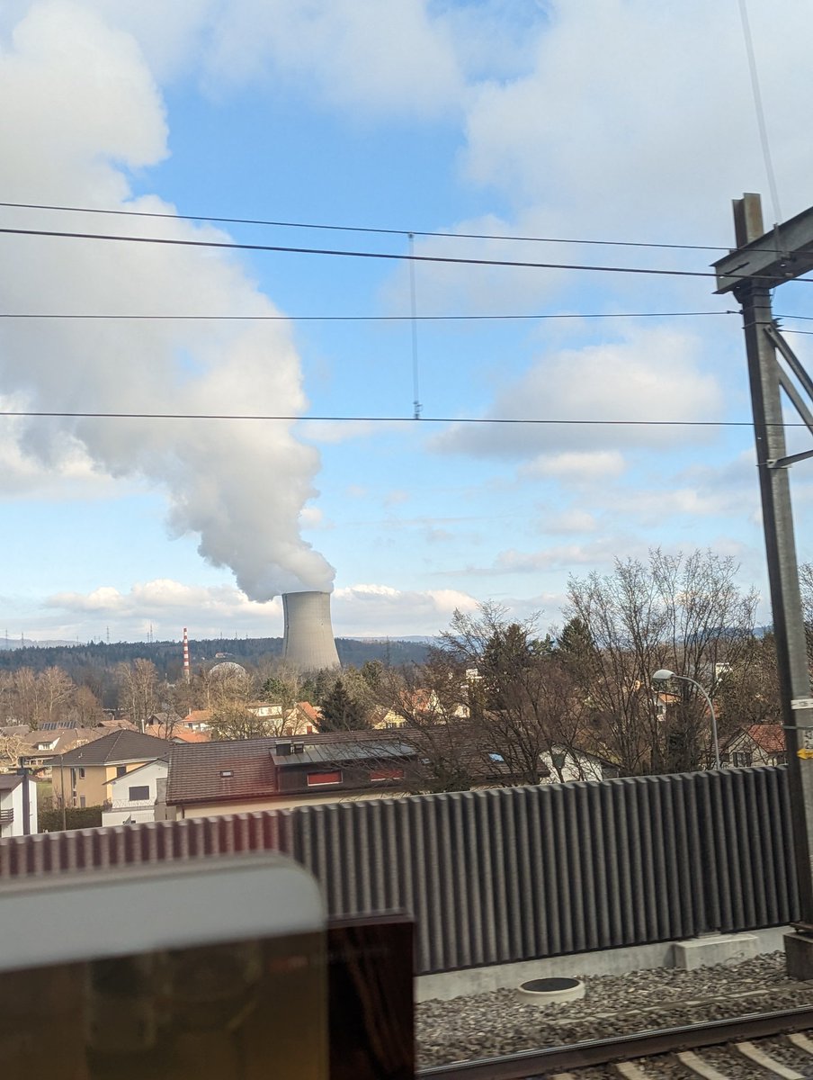 Nucleares desde el tren.