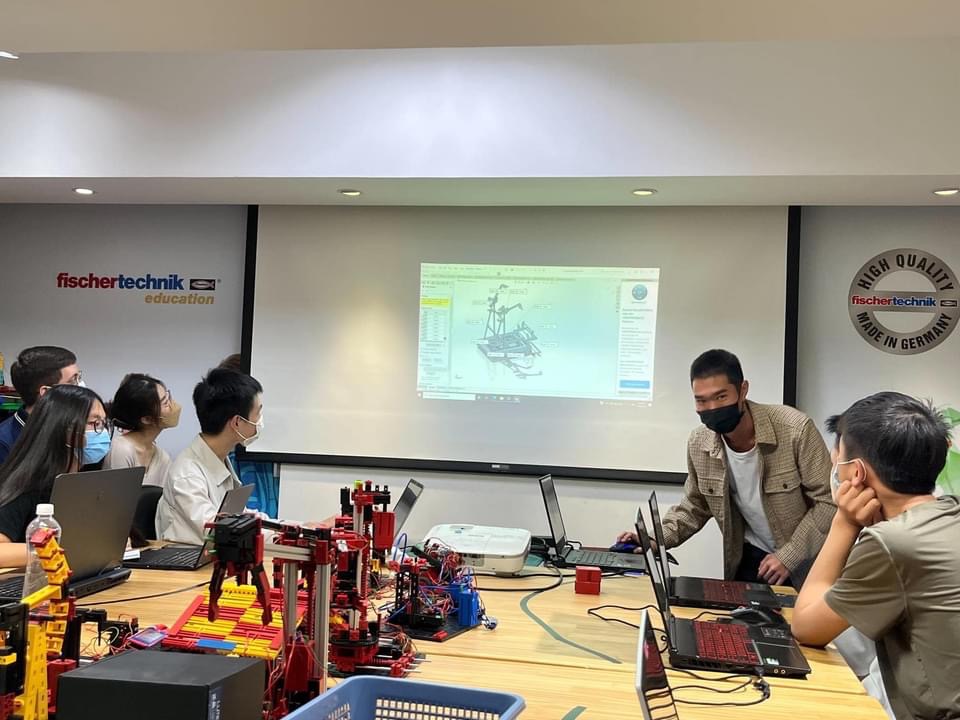 Cyphersis_9274's tweet photo. #FRC #Cyphersis #Solidworks #Taiwanfrc #FirstRoboticCompetition #Robot
We are getting ready to compete in the world's largest High School robotics competition: FRC. Currently, the students are learning to draw 3D models using Solidworks.
(Originally posted on November 27, 2022) https://t.co/GrX2oGZ3wN