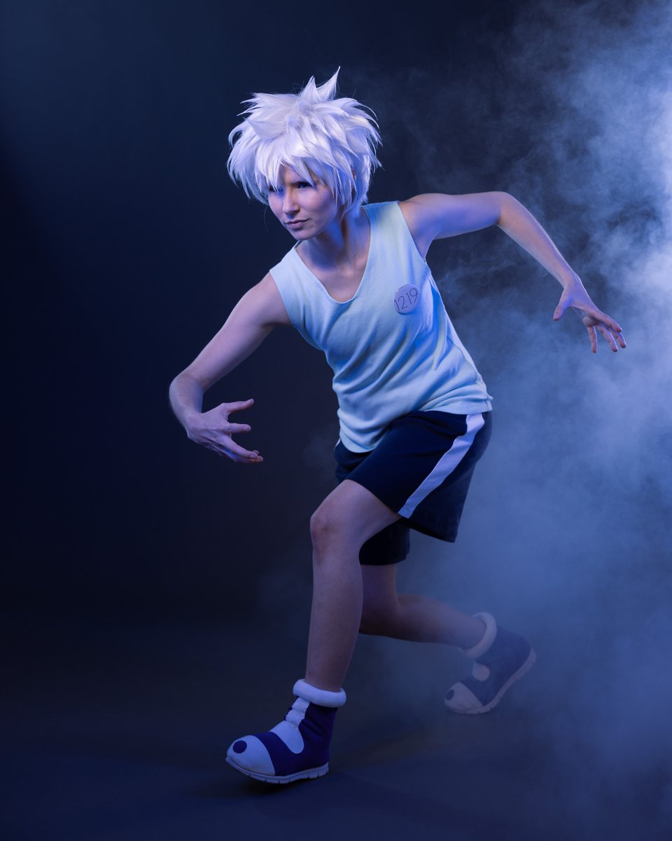 meierkamer_ch's tweet photo. Für dieses wunderschöne Cosplay von @kabu_cosplay waren blaue elektrische Blitz im Postprocessing gefordert. 
#fantasyfotografie #cosplayfotografie #cosplayfotograf #anime #bildbearbeitung #photoshop #fotostudio https://t.co/ApFtISZI2L