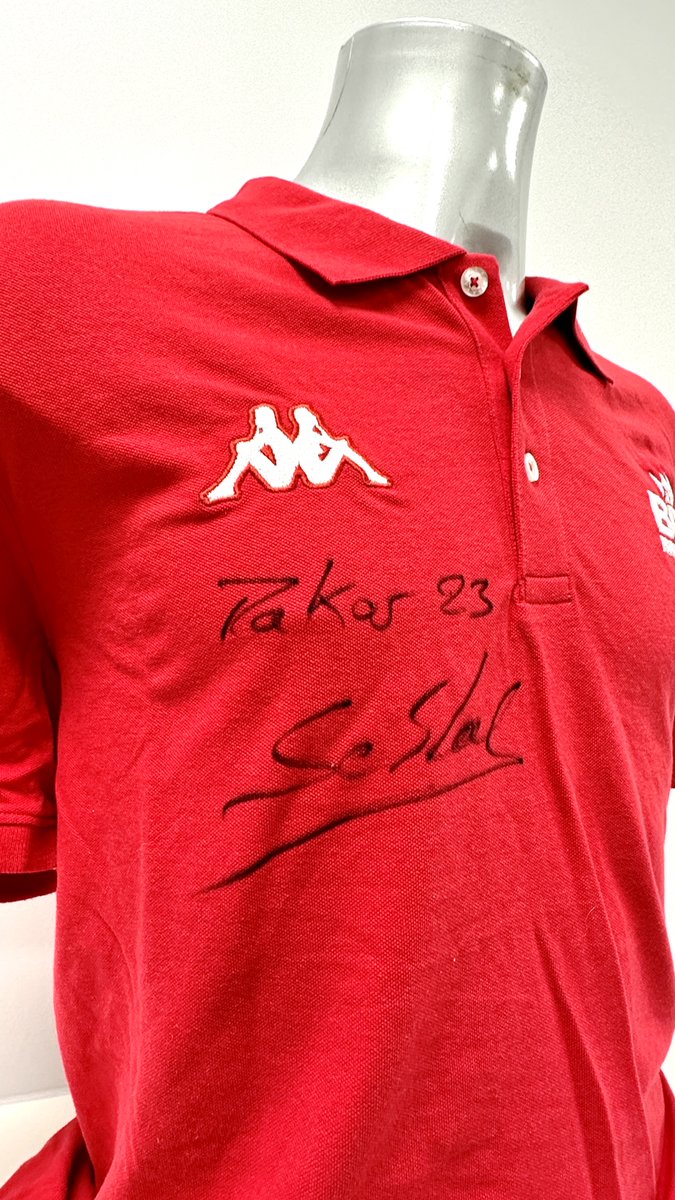 BRaidXtreme's tweet photo. 🎁 GIVEAWAY 🎁

With @OfficialW2RC, we have a @SebastienLoeb  signed Bahrain Raid Xtreme polo shirt.

Just guess the number of gear changes Seb made in his @Prodrive Hunter during the 154 kms of stage 13 on this year’s @Dakar. 

Head over to our Instagram to enter. Good luck! https://t.co/BsPnEnhwwA