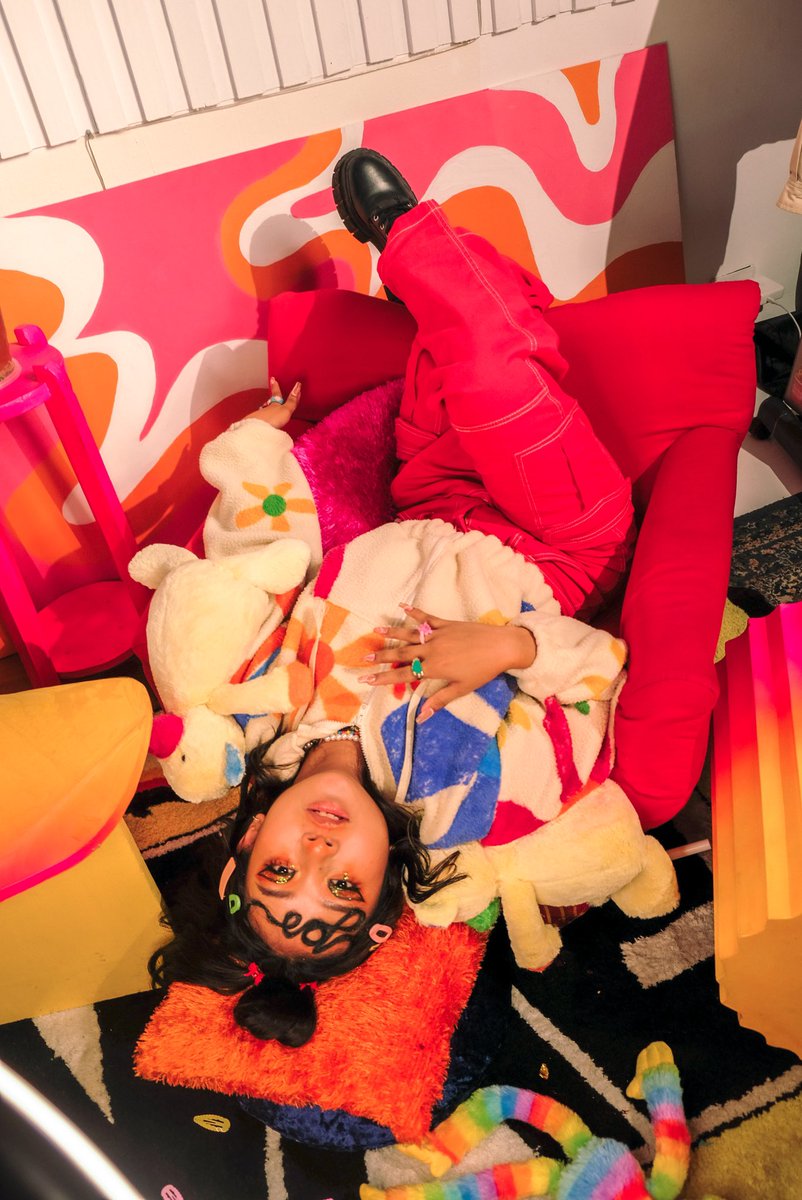 yanihatesu's tweet photo. an agent of pure chaos, jobu tupakin 👁️🧸🪐✨

tnx to my besties for making this bday photoshoot happen aaaa 🫶🏼 a slayage!

♡ ♡ ♡

photography and layout: @albertraqueno
hmua: @idasiasoco
style: @1344_103
set design: @migsalcid of studio tatin https://t.co/7oOj3luJNK