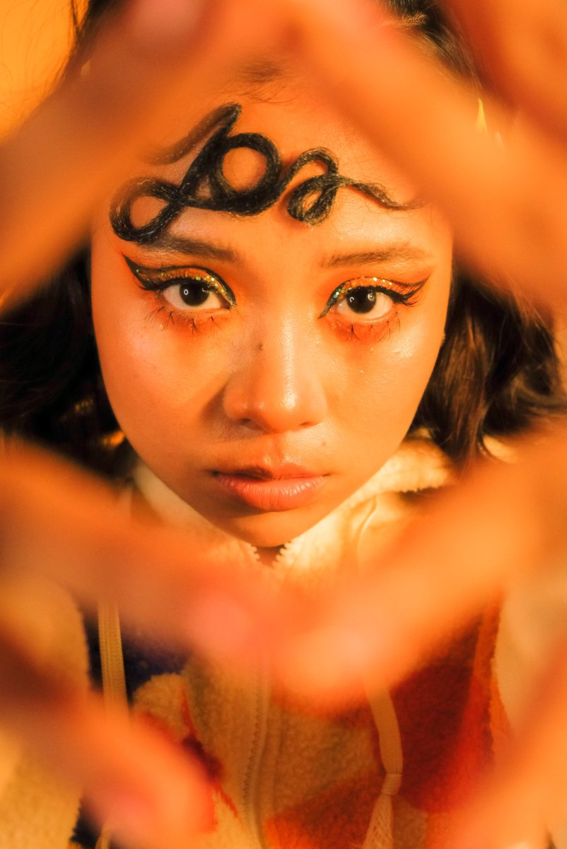 yanihatesu's tweet photo. an agent of pure chaos, jobu tupakin 👁️🧸🪐✨

tnx to my besties for making this bday photoshoot happen aaaa 🫶🏼 a slayage!

♡ ♡ ♡

photography and layout: @albertraqueno
hmua: @idasiasoco
style: @1344_103
set design: @migsalcid of studio tatin https://t.co/7oOj3luJNK