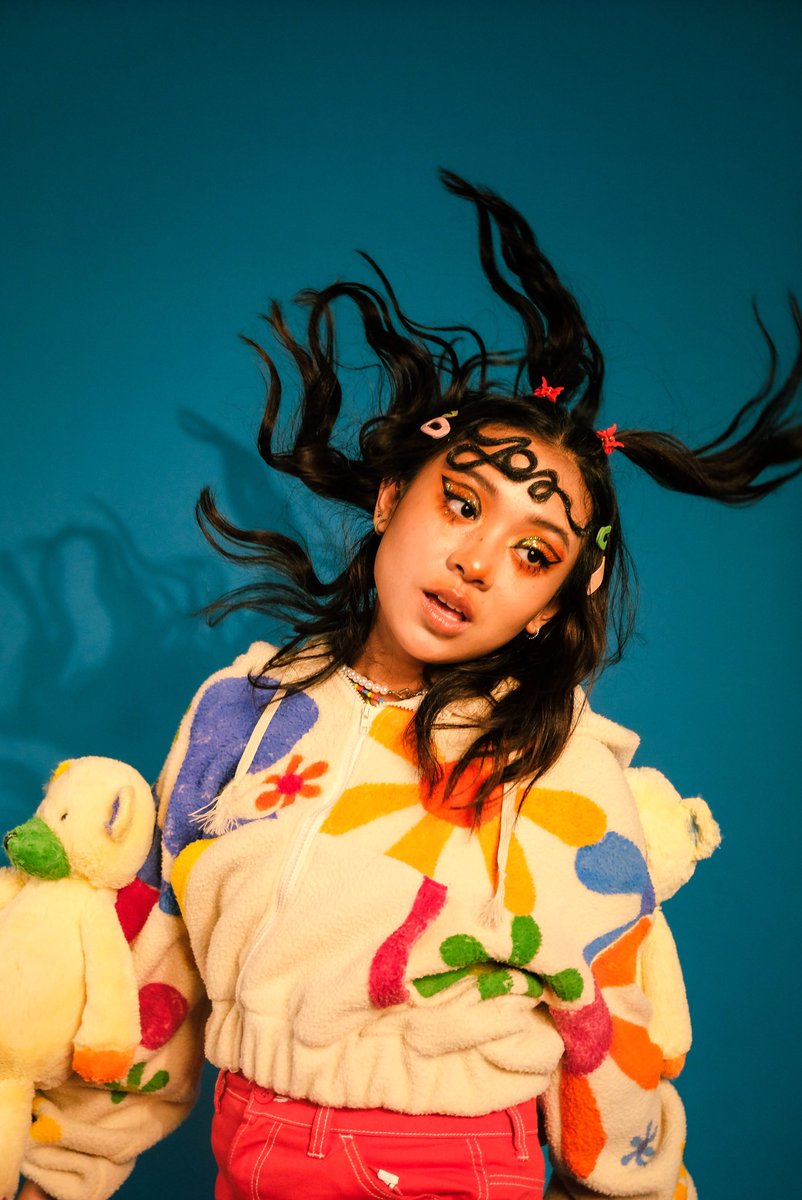 yanihatesu's tweet photo. an agent of pure chaos, jobu tupakin 👁️🧸🪐✨

tnx to my besties for making this bday photoshoot happen aaaa 🫶🏼 a slayage!

♡ ♡ ♡

photography and layout: @albertraqueno
hmua: @idasiasoco
style: @1344_103
set design: @migsalcid of studio tatin https://t.co/7oOj3luJNK