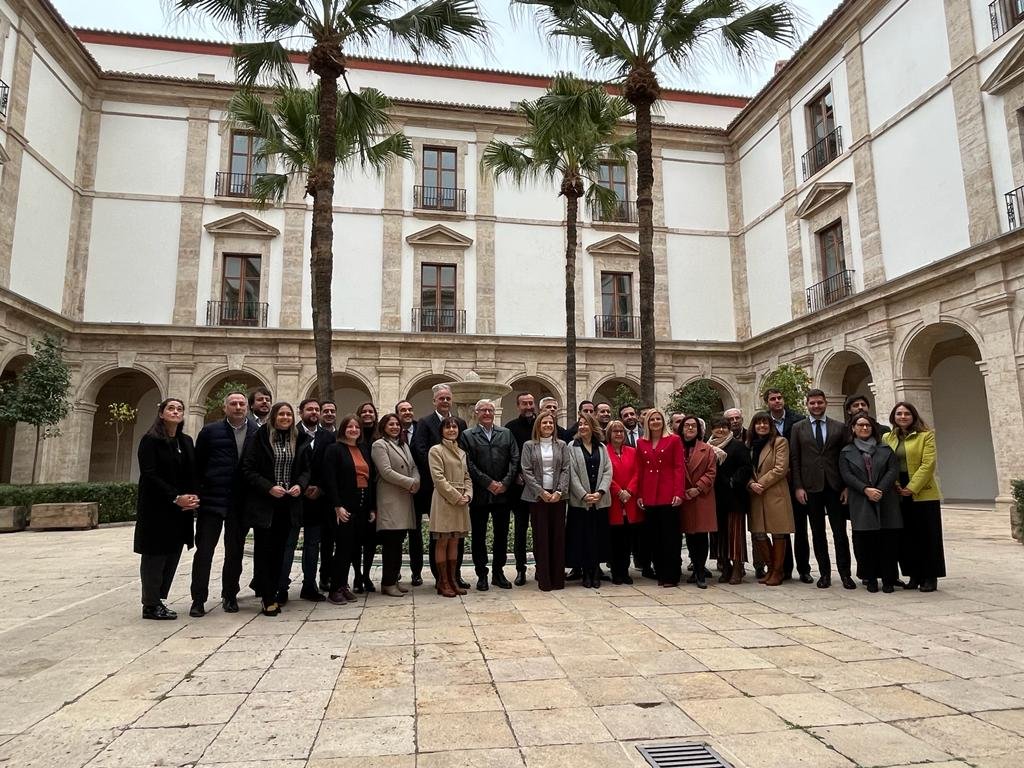 josemaprieto's tweet photo. Firmamos convenio @mitmagob @raquelsjimenez para invertir en #Gandia  8,4 millones € de los fondos #NextGeneration  
  
• Rehabilitamos energéticamente 350 viviendas: Casa Ferroviarios, C/Safor y Benicanena. 

• Mejoramos la calidad de vida de nuestros ciudadanos https://t.co/bumzcoP4lg