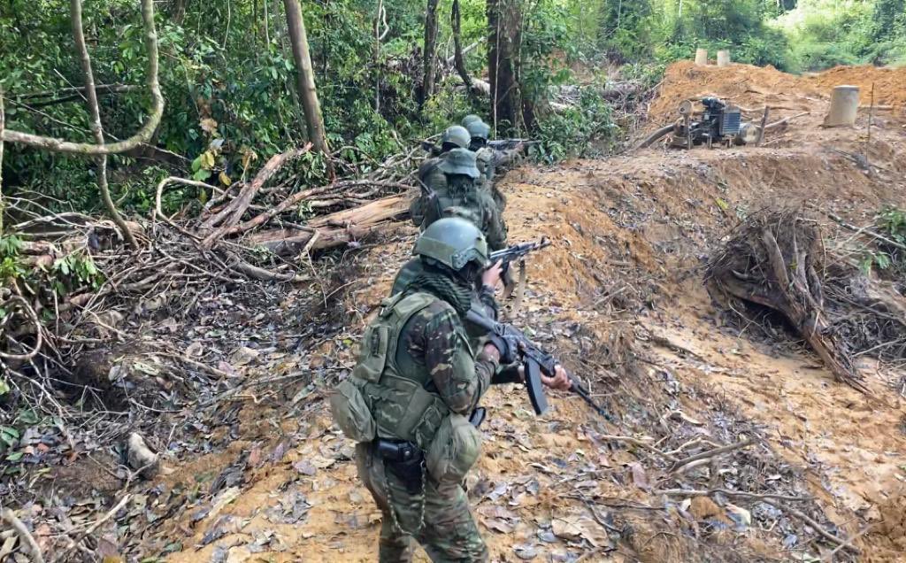 hljohan's tweet photo. "Las armas son instrumentos fatales que solamente deben ser utilizadas cuando no hay otra alternativa".

Sun tzu.  El arte de la Guerra https://t.co/pcKMoCmVvc