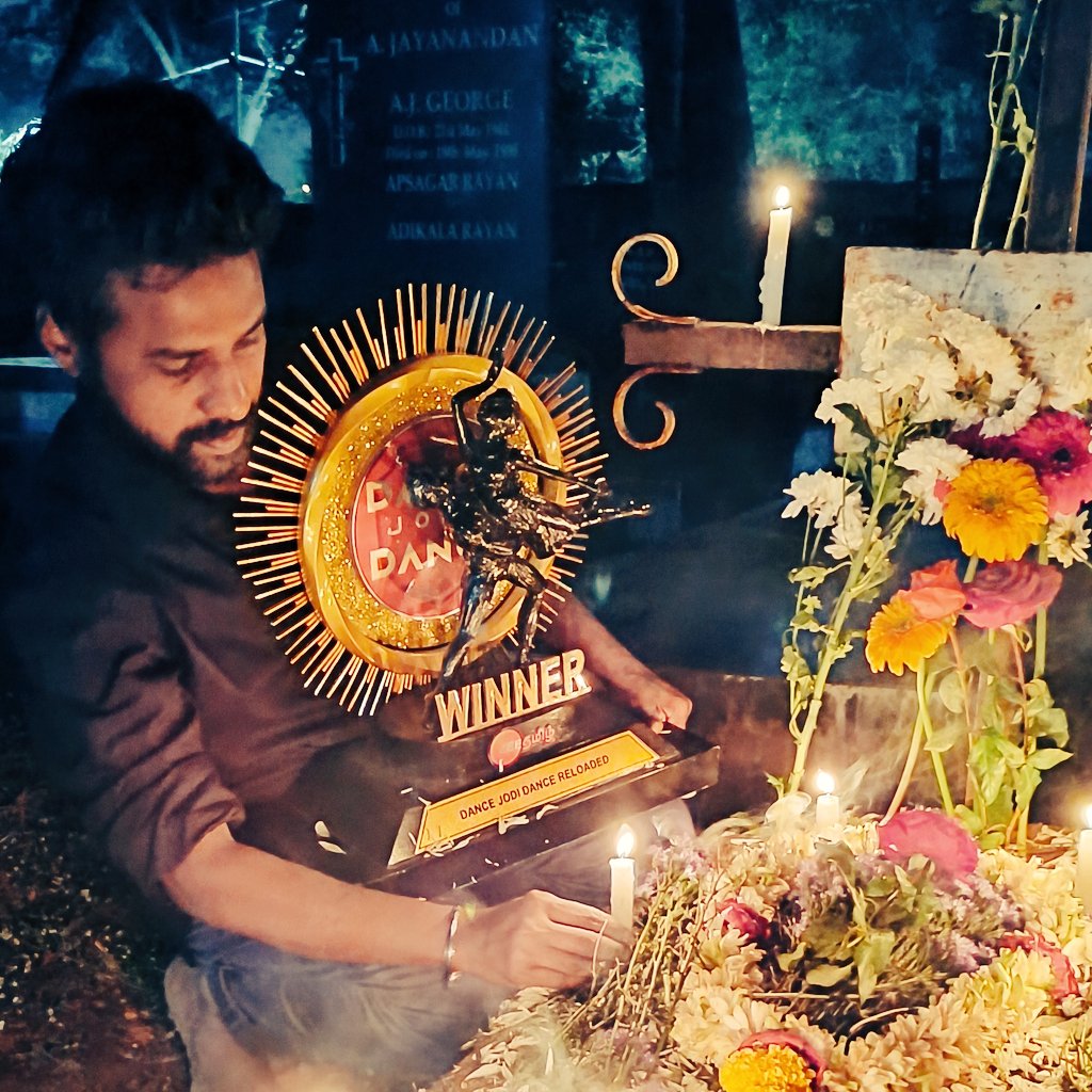 santomaster_'s tweet photo. #dancejodidancereloaded
Winning trophy for you Amma 🕊️ https://t.co/Fl1zVe9wOI