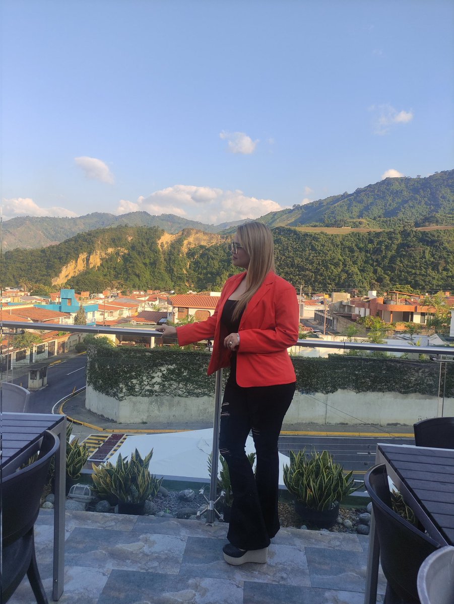 Katiuska_gonz's tweet photo. Buenos días... Feliz inicio de semana...
Recuerden, seamos el cambio que deseamos ver ...
#vamosxmas #semanadesueños #lunes #valera #katiuskagonzalez https://t.co/wVrPNWhClR