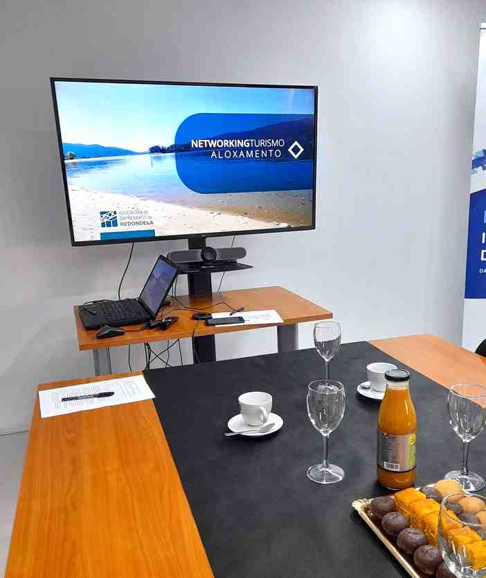 Interesantes datos estatísticos 📊📈 do sector de hospedaxe en Redondela analizados na xuntanza realizada na Asociación de Empresarios de Redondela.

Queres saber mais? 👉cutt.ly/e3wM4FZ 

#Redondela #turismoredondela #EmpresasRedondela