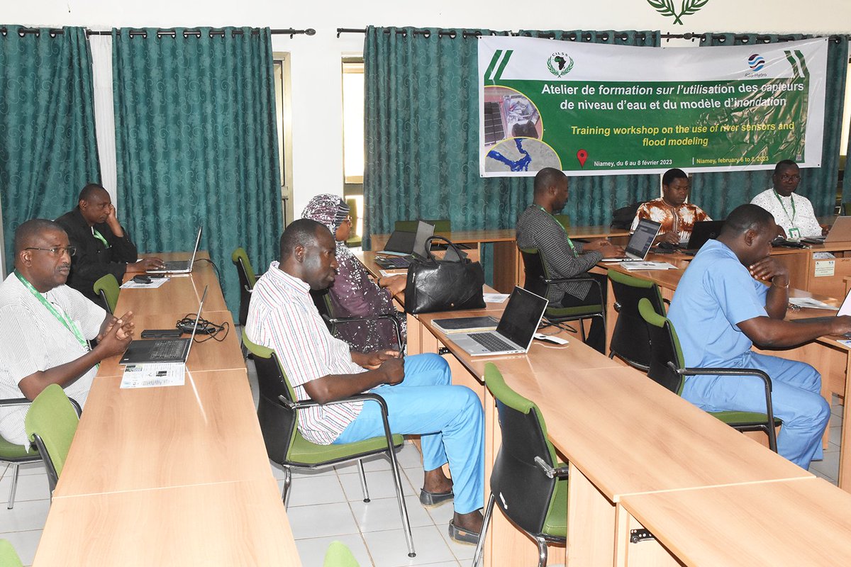 AgrhymetInfos's tweet photo. kick off - Few photos of the training workshop on the use of river sensors and flood modeling, organized by @AgrhymetInfos in collaboration with @RssHydro and @imperialcollege https://t.co/wwEGUHh3kh