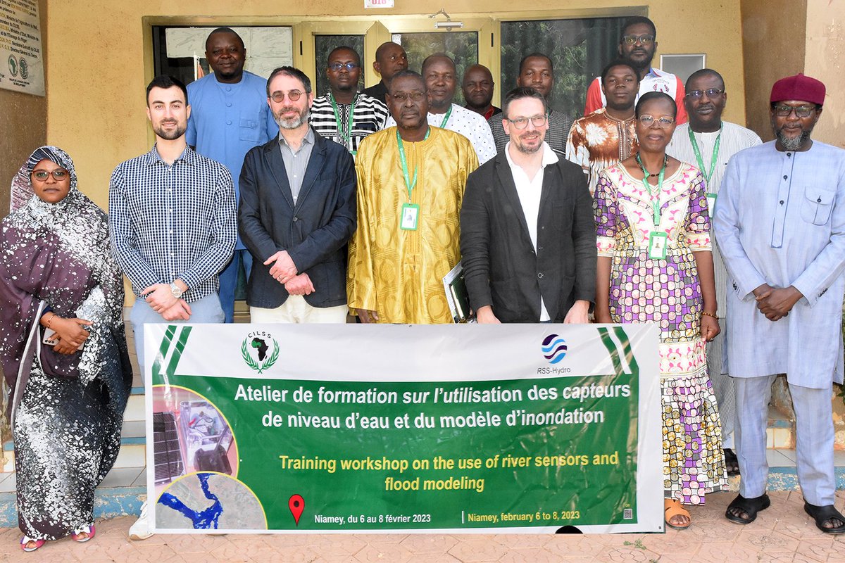 AgrhymetInfos's tweet photo. kick off - Few photos of the training workshop on the use of river sensors and flood modeling, organized by @AgrhymetInfos in collaboration with @RssHydro and @imperialcollege https://t.co/wwEGUHh3kh