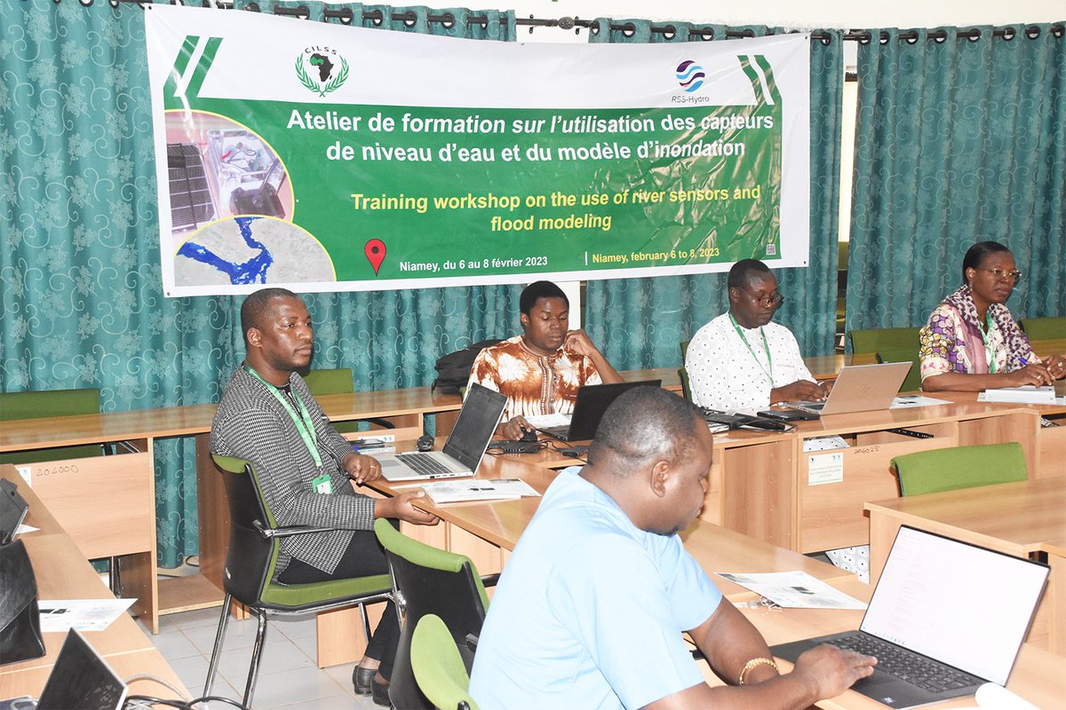 AgrhymetInfos's tweet photo. kick off - Few photos of the training workshop on the use of river sensors and flood modeling, organized by @AgrhymetInfos in collaboration with @RssHydro and @imperialcollege https://t.co/wwEGUHh3kh