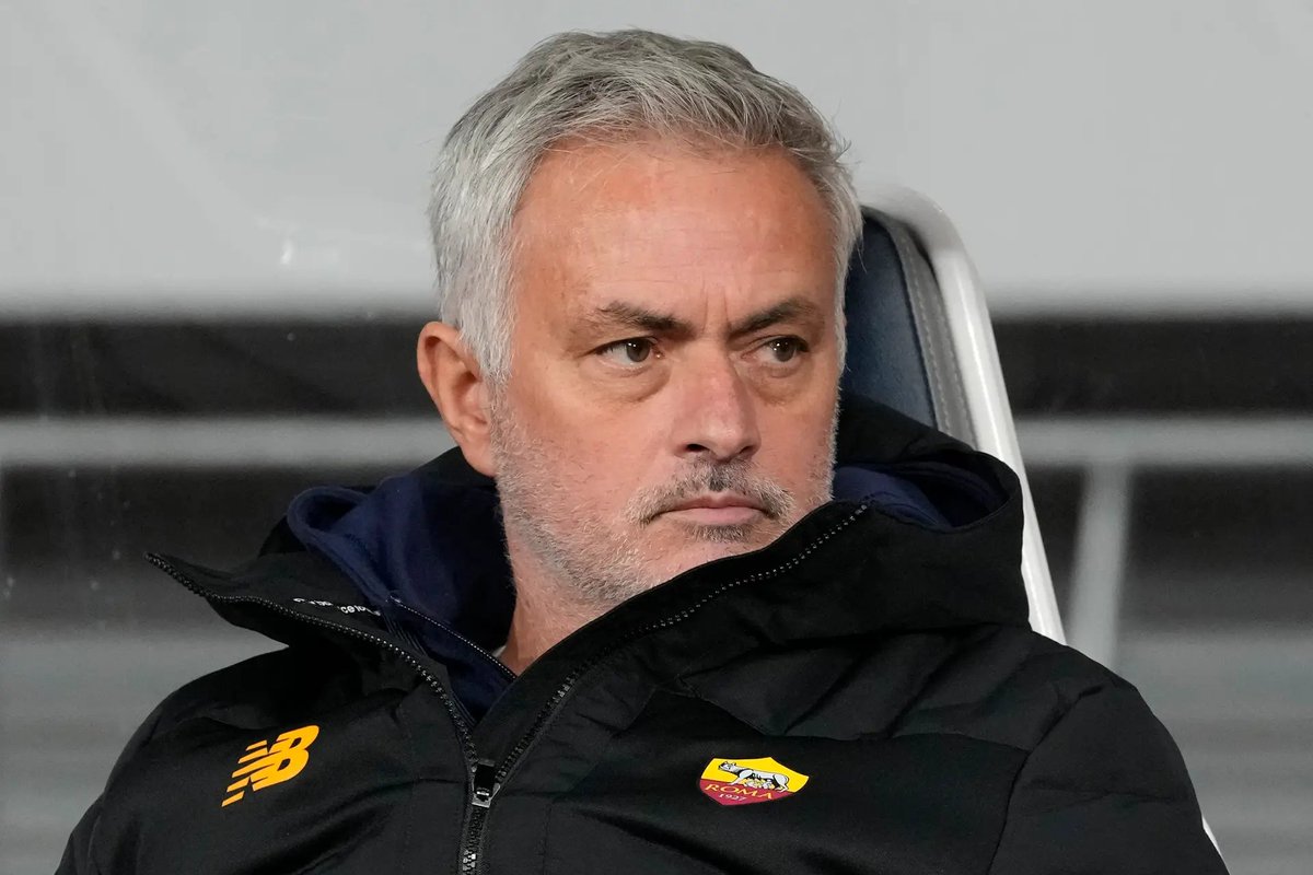 CabineSport's tweet photo. Cassano: "O Mourinho nunca foi um grande treinador, ele apenas sabe como jogar com a imprensa, é um bom comunicador. É bom a lidar com jogadores fortes, mas não com os que não são muito bons. É fácil ser amigo de grandes futebolistas. Na Roma é desastre atrás de desastre." https://t.co/xrfYHs9upB