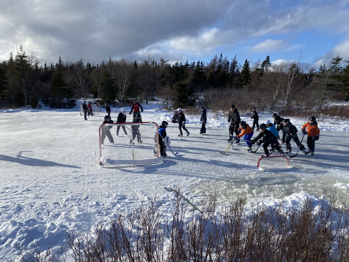 EaglesU11d's tweet photo. No scheduled ice time. No problem! What a time on a beautiful Sunday afternoon and into the evening. U11D kids, parents and siblings had an amazing day on and off the ice. Thankful to have a wonderful group of kids and parents! @ne_eagles #odr #hockey #goeagles #newfoundland https://t.co/zXhd07x9LJ