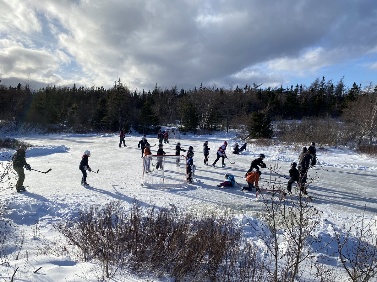 EaglesU11d's tweet photo. No scheduled ice time. No problem! What a time on a beautiful Sunday afternoon and into the evening. U11D kids, parents and siblings had an amazing day on and off the ice. Thankful to have a wonderful group of kids and parents! @ne_eagles #odr #hockey #goeagles #newfoundland https://t.co/zXhd07x9LJ