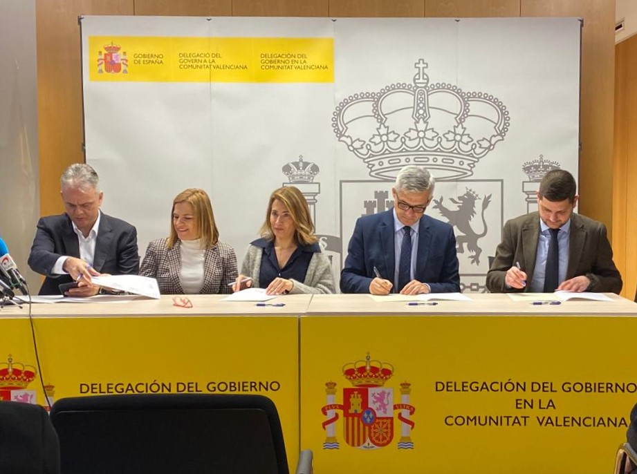 josemaprieto's tweet photo. Firmamos convenio @mitmagob @raquelsjimenez para invertir en #Gandia  8,4 millones € de los fondos #NextGeneration  
  
• Rehabilitamos energéticamente 350 viviendas: Casa Ferroviarios, C/Safor y Benicanena. 

• Mejoramos la calidad de vida de nuestros ciudadanos https://t.co/bumzcoP4lg