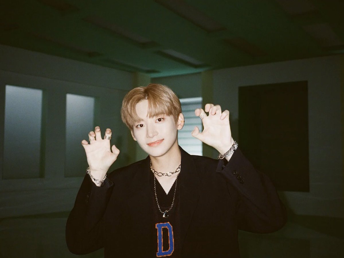 K_JM205's tweet photo. 크래비티 미공개 사진 #정모 https://t.co/k3VKStQyn9