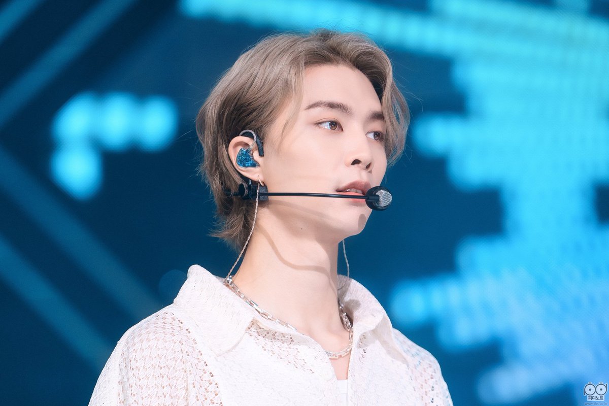 Americanosuh's tweet photo. Prince Eric who? There's only Prince Johnny https://t.co/wtfquc7I4U