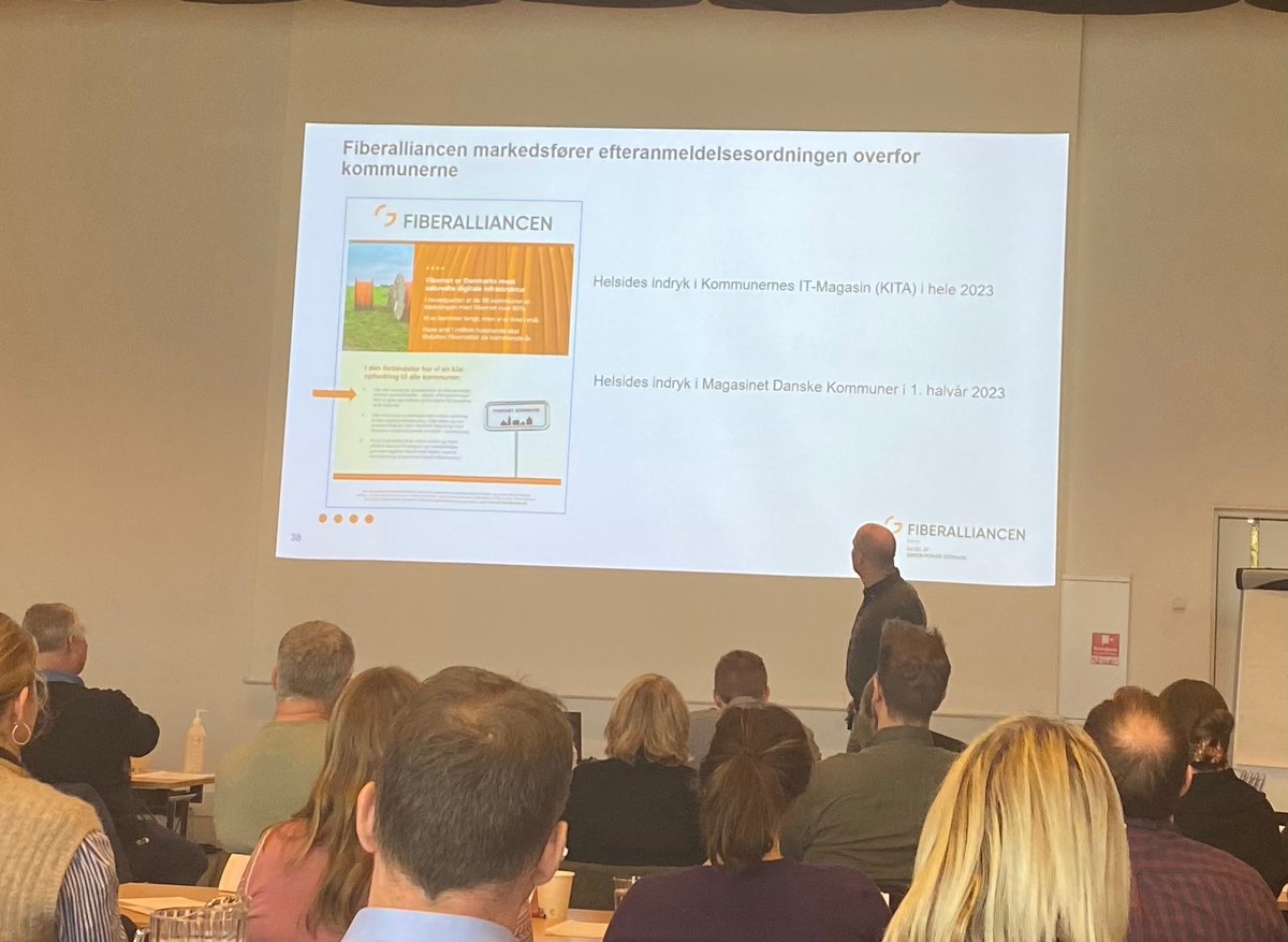 Digital_Agenda's tweet photo. @vongerberg fra Fiberalliancen med klar opfordring til at kommunerne bruger efteranmeldelsesordning af mindre gravearbejde for tilslutning til fibernet. Vil lette gravepuklen i de kommende år. #dkfiber https://t.co/ZH8XDm5PVu