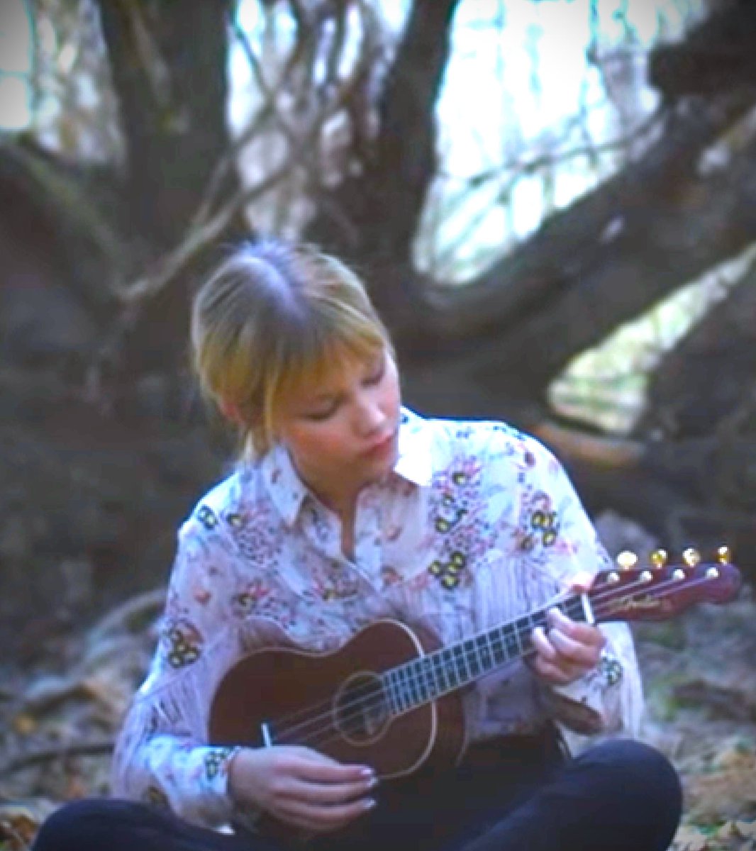 FANderWaalNews's tweet photo. .@GraceVanderWaal (2018)

Daily @FANderWaalNews #IconicMoment Timeline Character:
@Fender #SignatureArtist

 👉https://t.co/hpuXAo1Jf8

#ConcertSignature #MoonlightSoprano #SupportGraceVanderWaal #Megalopolis #LionsDen #ChooseKindness https://t.co/rBeJarqQZH