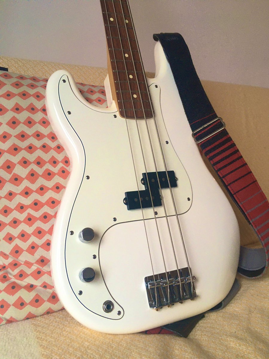To thine own self be funky. Absolutely loving this <a href="/Fender/">Fender</a> Player Series lefty Precision Bass.

Top tip: If you’re looking to approximate the thuddy bass sounds of Motown, just take one regular kitchen sponge 🧽 and jam it under the strings close to the bridge. Instant thud.👌✨