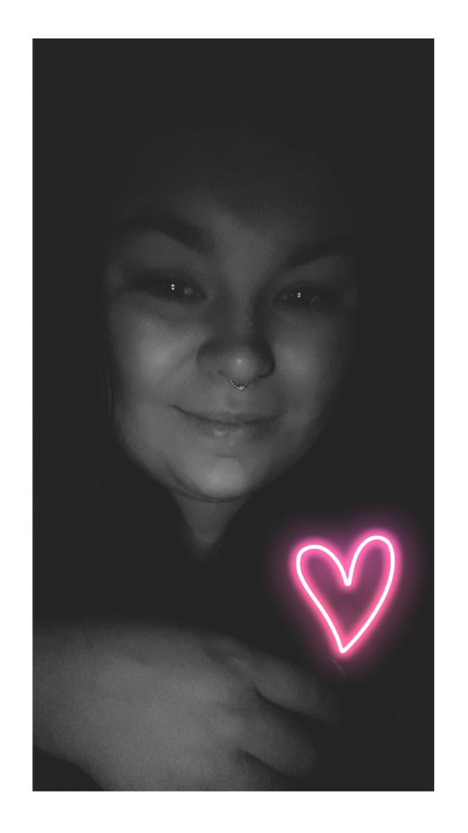 kirbysnarf182's tweet photo. Early morning shenanigans #selfie #snapchat #snapchatselfie #iphone11 #paleforlife #smilefordays #greeneyes #splithair #girlswithpiercings #piercedgirlsdoitbetter #girlswithtattoos #inkedgirlsdoitbetter #pansexual #lgbtq #wlw #girlswhosmoke #stonergirls https://t.co/MjiGaXqrTN