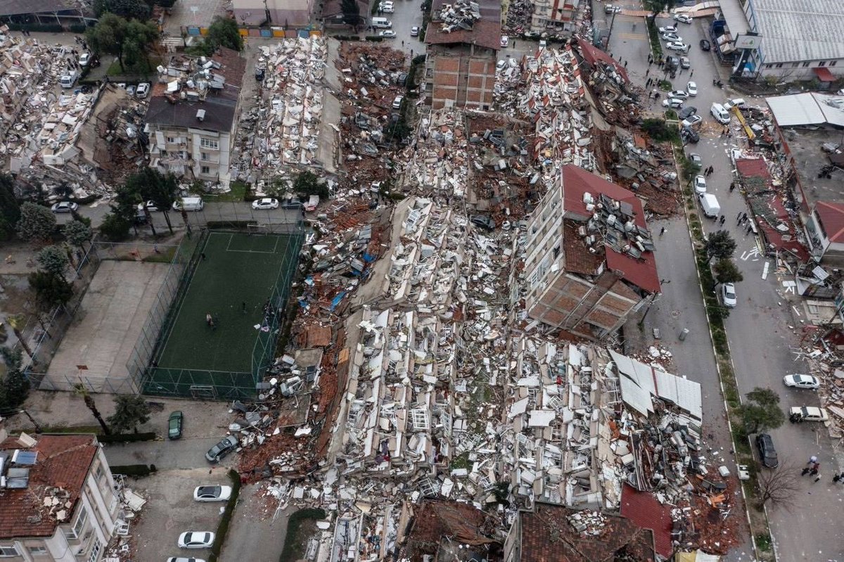 MigvelSotomayor's tweet photo. Nuevas imágenes del #sismo 7.8 en Turquía y Siria, oremos por todas las personas que perdieron la vida y por los heridos por el #Terremoto que Dios sea su doctor.
Empatia que el Perú no está ajeno a estas circunstancias https://t.co/pALacDHTUE