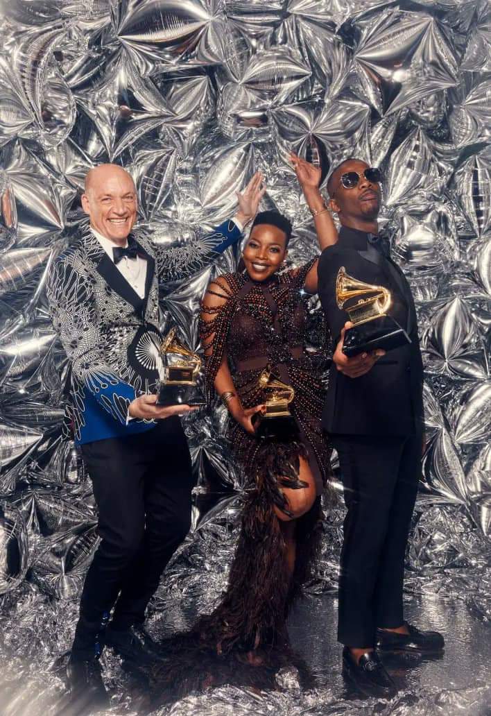 JEEMC3's tweet photo. South Africa stand up🇿🇦🇿🇦🇿🇦🇿🇦🇿🇦

Congratulations to Wouter Kellerman, Zakes Bantwini and Nomcebo Zikode Zikode for winning the Best Global Music Performance #Grammy for their collaboration ‘Bayethe’.

#GrammyAwards #ZakesBantwini #NomceboZikode https://t.co/xGcPbEoVbE