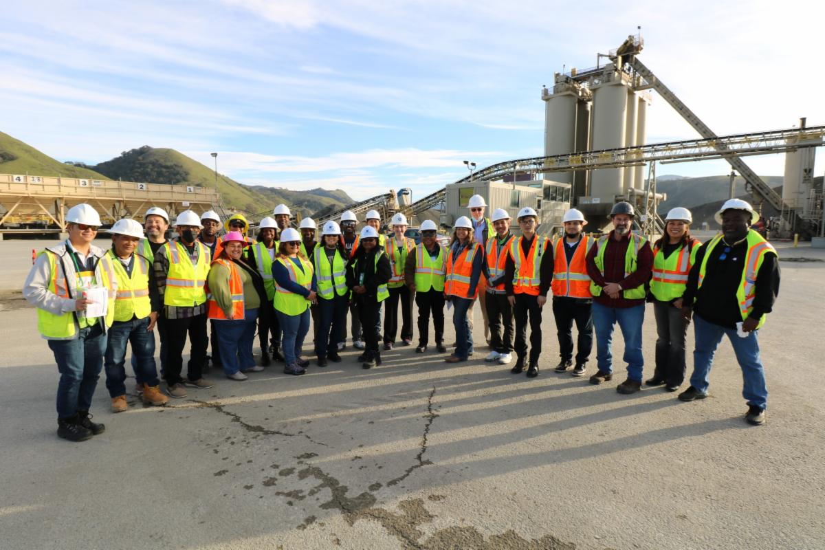 CalAPAnews's tweet photo. ICYMI: California asphalt industry news from CalAPA: DeSilva Gates hosts 2 dozen FHWA officials for Sunol plant tour, plus new RAP utilization report out, CalAPA, WofA at pavement conference, more.
https://t.co/hNvx4PaMgd
https://t.co/iibY6LwDgX https://t.co/lJXvTj3ROF