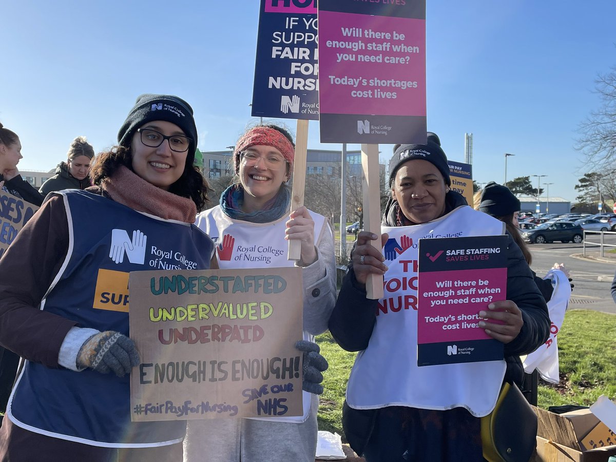 Emma58129009's tweet photo. Can’t believe we’re here again. Striking for staff and patients. Save our NHS. #FairPayforNursing #RCNStrike #Bristol https://t.co/HXHbmWKIiD