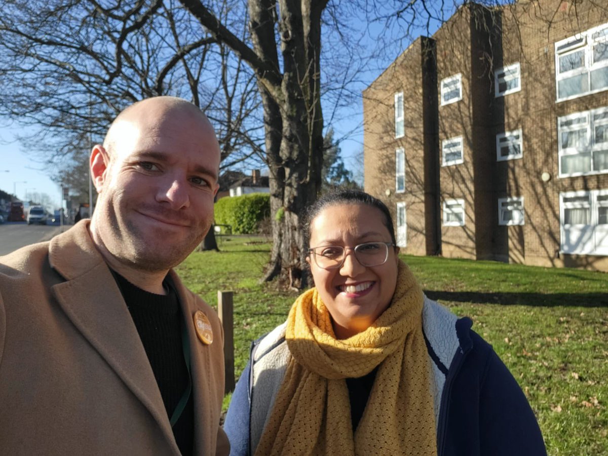HinaBokhariLD's tweet photo. Just done a spot of canvassing with my neighbour, the brilliant #Stonecot councillor Rob Beck. 

Always good to hear how hard our @LondonLibDems councillors are working across the City. https://t.co/qaHF5DqhuB