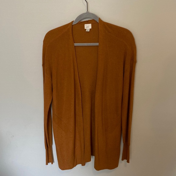 klassichic1's tweet photo. So good I had to share! Check out all the items I'm loving on @Poshmarkapp from @KaiKyngs #poshmark #fashion #style #shopmycloset #volcom #anewday: https://t.co/8PihE17wCQ https://t.co/PWIeZOji7U
