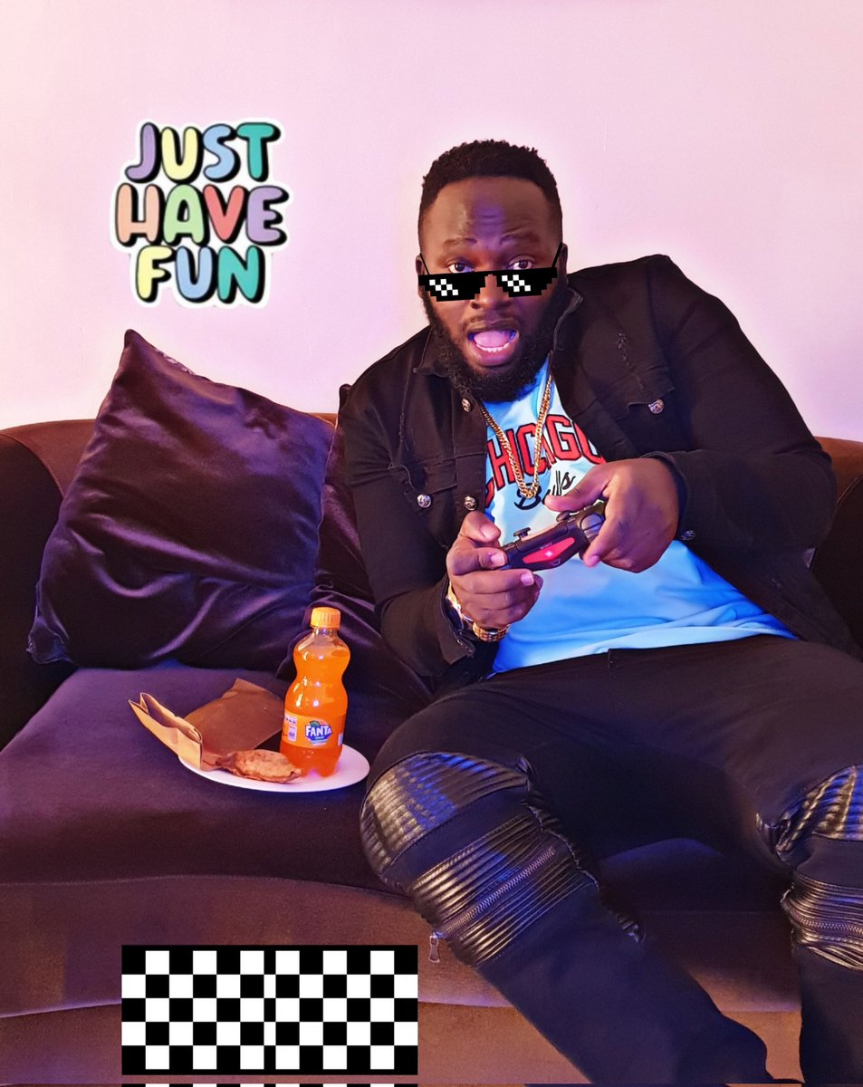 Sesabat's tweet image. Am not good at playing with a Gal's Heart but am good at playing Fifa wen am free on weekendz......😁😝 #coloureverymoment #wekeepitmoving @fanta