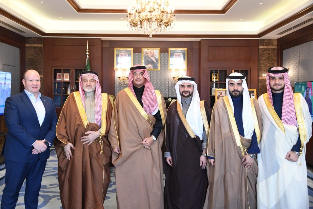 التقى صاحب السمو الملكي الأمير / سعود بن طلال آل سعود محافظ الأحساء برئيس مجلس إدارة شركة مساكن أفياء للتطوير السيد عبد الكريم بن علي الصالح و أعضاء مجلس الإدارة ، حيث تناول اللقاء طرح للمشاريع المستقبلية التي تهدف الشركة لإقامتهاو التي تساهم في نهضة القطاع العقاري و السياحي